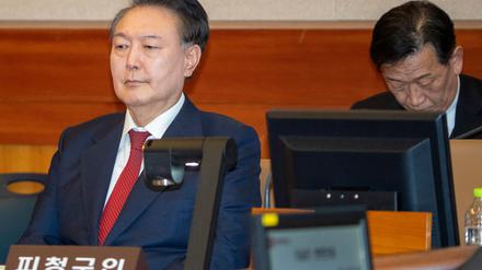 Das südkoreanische Verfassungsgericht wird am Freitag über die politische Zukunft des suspendierten Präsidenten Yoon Suk Yeol entscheiden. 