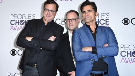 Schauspieler Bob Saget (links), Dave Coulier (Mitte) und John Stamos (rechts) spielten die Hauptrollen in der Sitcom „Fuller House“. (Archivbild)