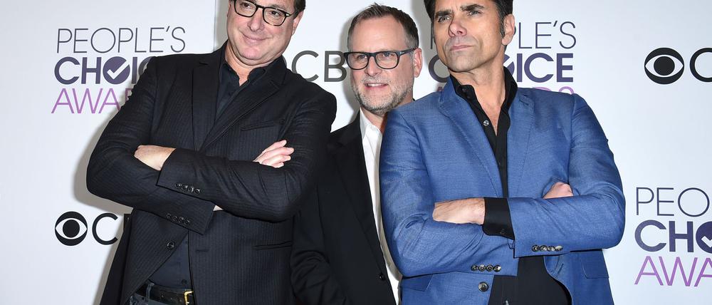Schauspieler Bob Saget (links), Dave Coulier (Mitte) und John Stamos (rechts) spielten die Hauptrollen in der Sitcom „Fuller House“. (Archivbild)
