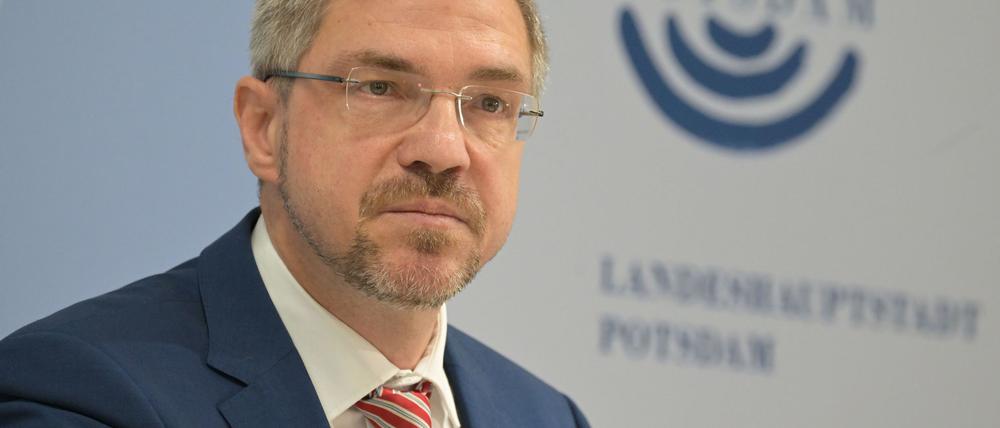 Oberbürgermeister Mike Schubert (SPD) ist wegen eines Abwahlbegehrens in Bedrängnis. (Archivbild)