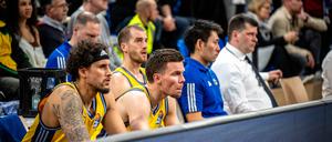 Leere Blicke. Michael Kessens, Matt Thomas und Martin Hermannsson nach der Niederlage in Heidelberg.