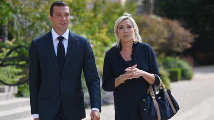 Jordan Bardella und Marine Le Pen sind ein ungleiches Paar, das sich hervorragend ergänzt und koordiniert. Doch das Gleichgewicht zwischen den beiden ist jetzt in Gefahr.