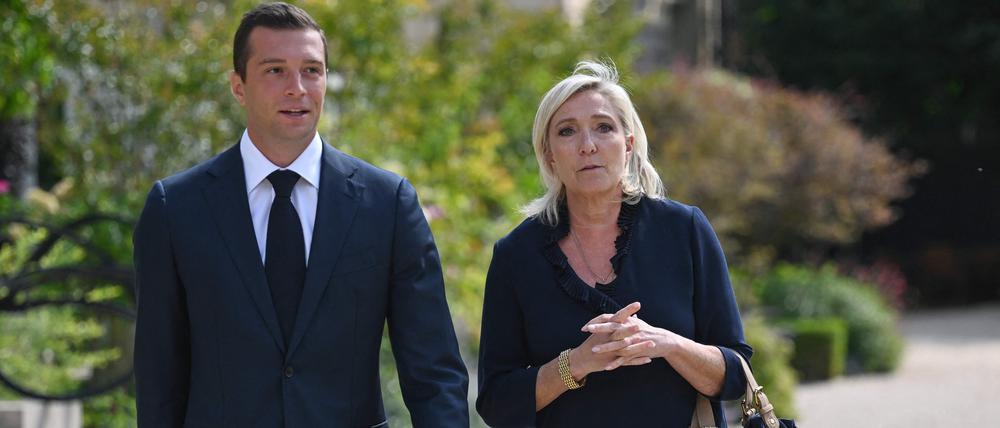 Jordan Bardella und Marine Le Pen sind ein ungleiches Paar, das sich hervorragend ergänzt und koordiniert. Doch das Gleichgewicht zwischen den beiden ist jetzt in Gefahr.