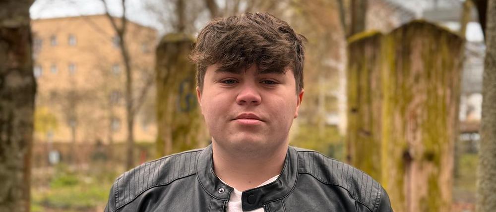 Lasko Schleunung, junges Linksparteimitglied, ist vor der Geschäftsstelle seiner Partei in Berlin-Lichtenberg angegriffen worden.
