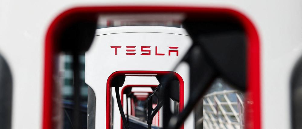 The logo of Tesla is pictured at a Tesla Super Charging station in Saint-Herblain near Nantes, France, March 27, 2025. REUTERS/Stephane Mahe