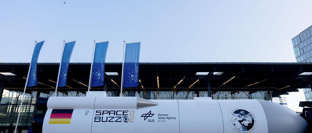 Weltraumschrott wird zunehmend zur Gefahr - darauf will eine internationale Konferenz in Bonn hinweisen.