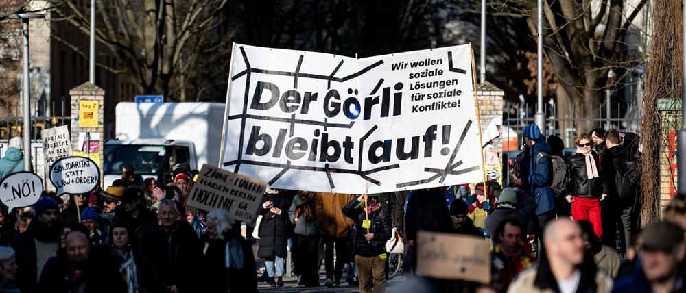 Im Streit um die geplante nächtliche Schließung des Görlitzer Parks hat eine Initiative Drohbriefe an Baufirmen verschickt. (Archivbild)