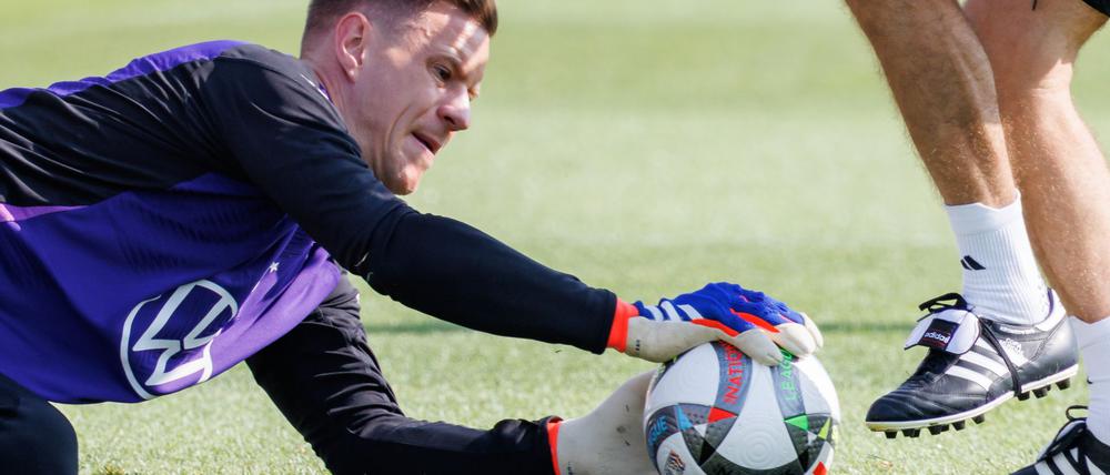 Packt zu: Marc-André ter Stegen.