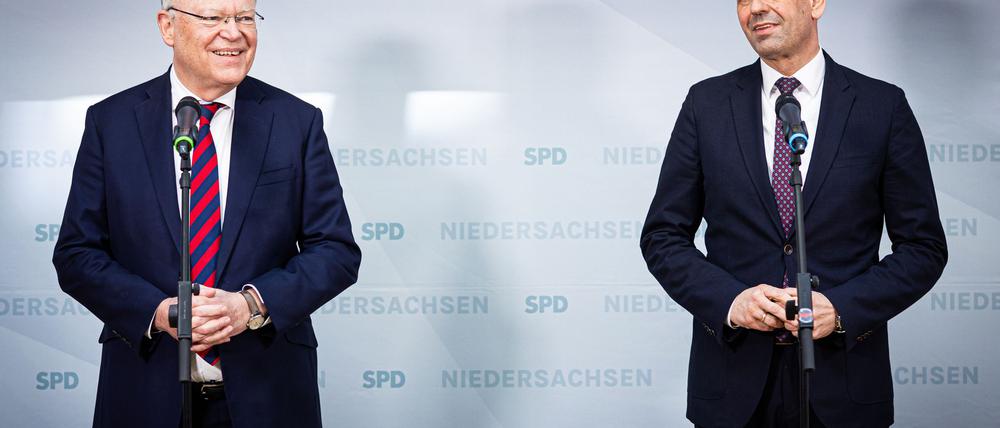Im Mai will Niedersachsens Ministerpräsident Stephan Weil (links) die Amtsgeschäfte an Olaf Lies übergeben.