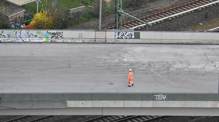 Seit Mitte März ist die Ringbahnbrücke im Berliner Westen gesperrt.