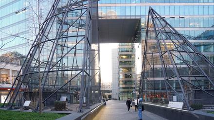 Die Volieren im Hof des Kranzler Ecks Berlin sollen im April 2025 abgebaut werden.