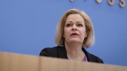 Bundesinnenministerin, Nancy Faeser (SPD) bei der Bundespressekonferenz.