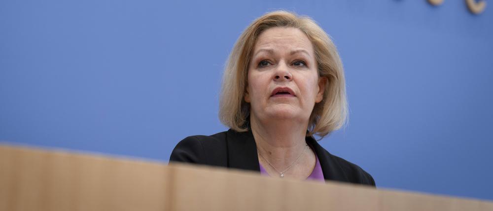 Bundesinnenministerin, Nancy Faeser (SPD) bei der Bundespressekonferenz.