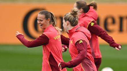 Gute-Laune-Faktor im DFB-Team: Klara Bühl (l.).