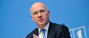 Kai Wegner (CDU), Regierender Bürgermeister von Berlin, spricht auf einer Pressekonferenz des Berliner Senats.