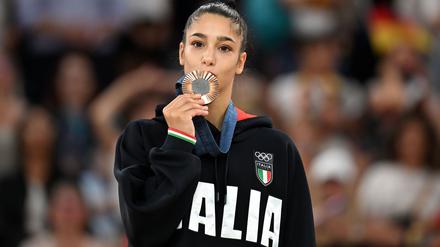 Die Italienerin Sofia Raffaeli gewann bei den Olympischen Spielen 2024 Bronze.