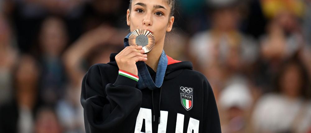 Die Italienerin Sofia Raffaeli gewann bei den Olympischen Spielen 2024 Bronze.