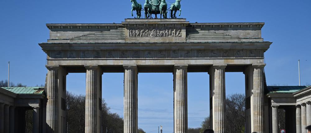 Beim Durchfahren riss der Mann einen Poller ab. (Archivbild)