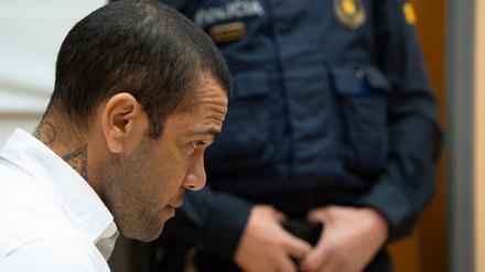 Die Staatsanwaltschaft in Barcelona hat Revision gegen den Freispruch des brasilianischen Fußball-Profis Dani Alves vom Vorwurf der Vergewaltigung eingelegt. 