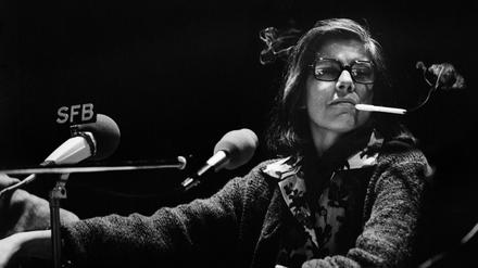 Susan Sontag während der Veranstaltung „Drei Amerikaner in Berlin“ im September 1976 in der Berliner Akademie der Künste.