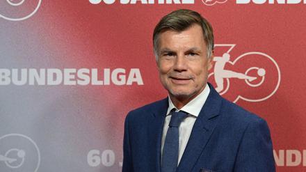 Ex-Profi Thomas Helmer kritisiert den Umgang mit Thomas Müller beim FC Bayern.