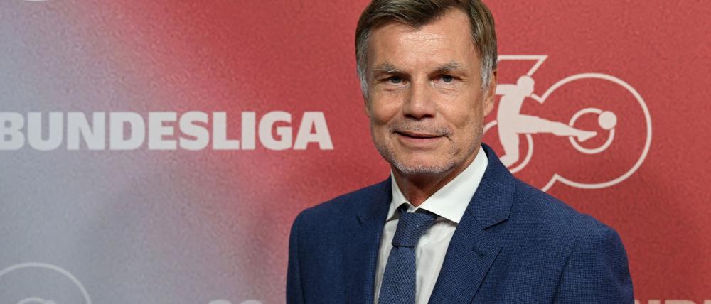 Ex-Profi Thomas Helmer kritisiert den Umgang mit Thomas Müller beim FC Bayern.