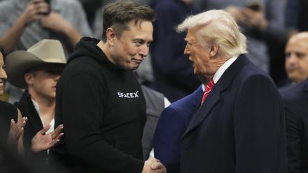Elon Musk und Donald Trump bei einem gemeinsamen Auftritt.