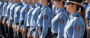 Knapp ein Drittel der Polizei-Azubis in Brandenburg brach in den vergangenen Jahren ihre Polizeiausbildung ab. (Symbolbild)
