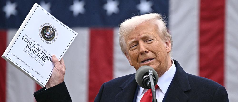 US-Präsident Donald Trump bei der Ankündigung weltweit geltender Strafzölle im Rosengarten des Weißen Hauses.