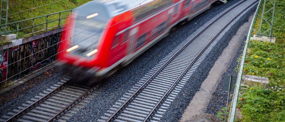 Bis 2027 will DB-Regio die Quote selbst verschuldeter Zugausfälle auf unter ein Prozent bringen. (Archivbild)