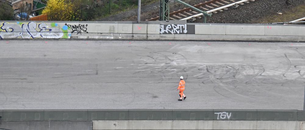 Nach Einschätzung des BUND braucht ein Neubau der kaputten Ringbahnbrücke keine drei Fahrspuren mehr.