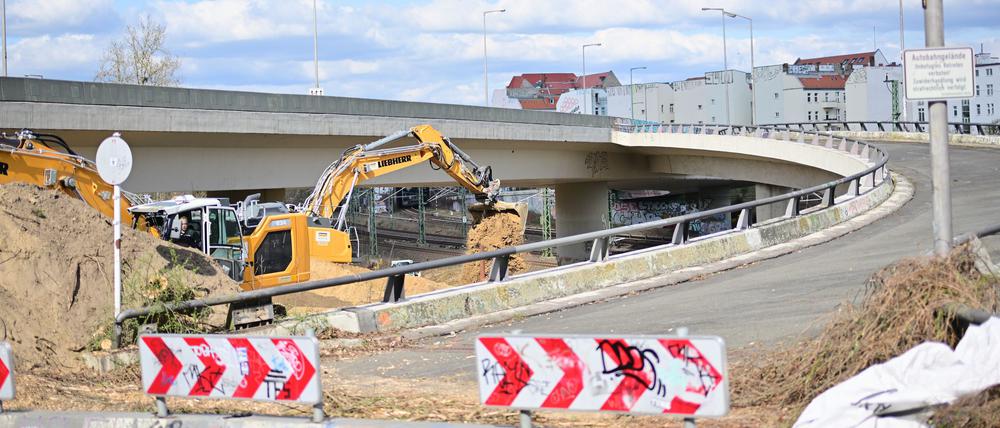 Derzeit das prominenteste Beispiel für den dringenden Sanierungsbedarf der Berliner Infrastruktur: Die A100-Autobahnbrücke. (Archivbild)