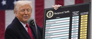 US-Präsident Donald Trump am Mittwochabend bei der Ankündigung neuer Zölle im Rosengarten des Weißen Hauses. 