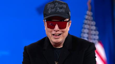 Elon Musk ist laut Forbes-Schätzung der mit Abstand reichste Mensch der Welt.