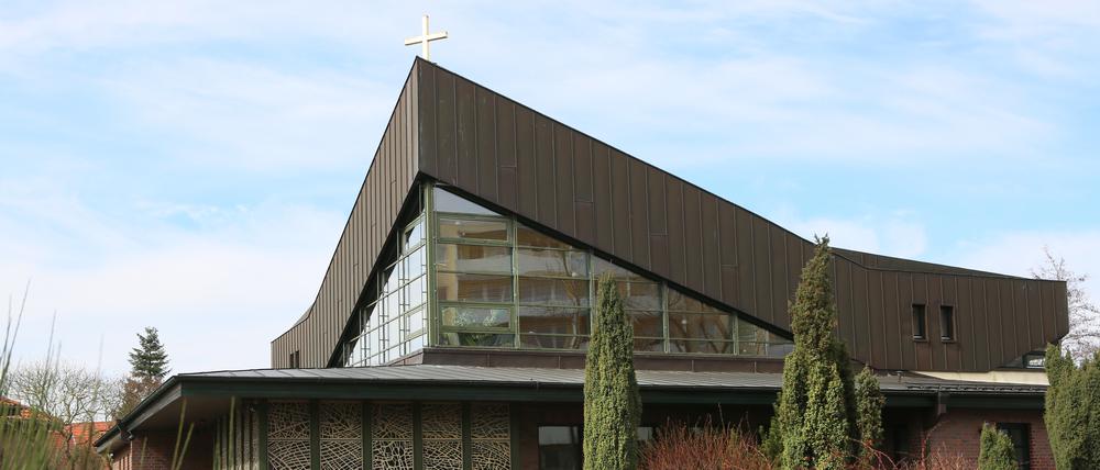 Sternkirche Potsdam (Klaer). Erbaut wurde sie nach Plänen des Architekten
Horst Göbel, eingeweiht wurde sie im Januar 1990.