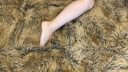 „Fur, fur away“ gibt sich beim Potsdamer Theaterfestival Radar ganz den Fellen hin.