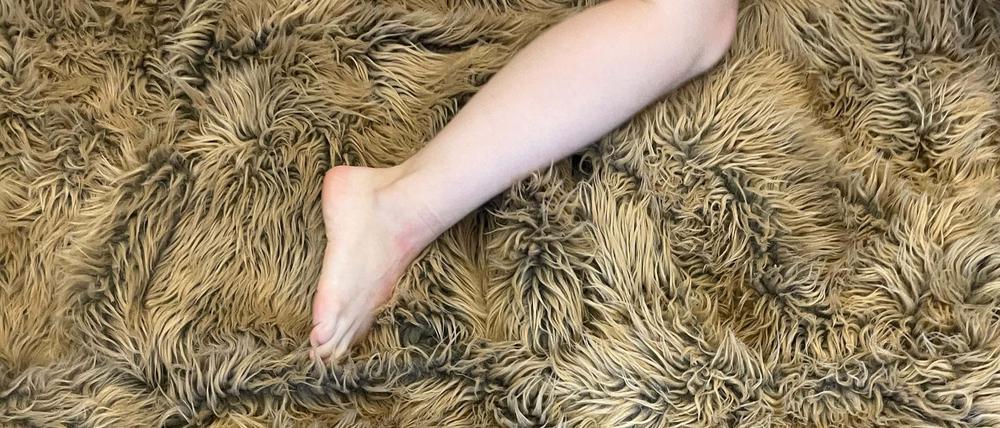 „Fur, fur away“ gibt sich beim Potsdamer Theaterfestival Radar ganz den Fellen hin.