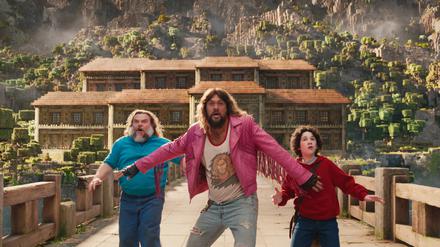 Verloren in der Oberwelt: Steve (Jack Black), Garrett „Garbage Man“ Garrison (Jason Momoa) und Waisenkind Henry (Sebastian Hansen). 