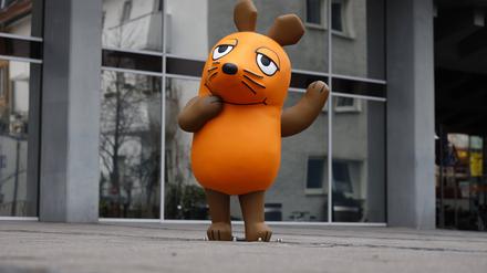 Die Maus ist die Mutter des Elefanten, weiß ein togolesisches Sprichwort. Die „Sendung mit der Maus“ ist ein Renommierprojekt des WDR, der mit der Figur vor seinem Kölner Eingang wirbt.