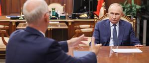 Russlands Präsident Wladimir Putin mit seinem US-Sondergesandten Kirill Dmitrijew