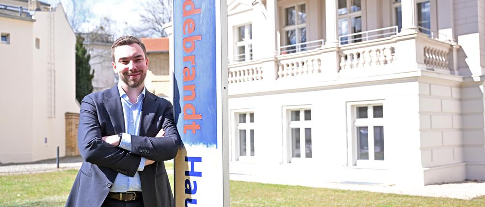 Kurt Fischer am Regine-Hildebrandt-Haus in Potsdam.
