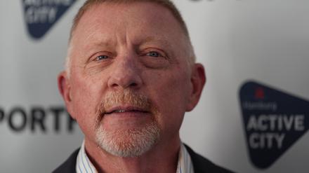 Tennis-Idol Boris Becker hat trotz der sportlichen Krise von Alexander Zverev für mehr Nachsicht mit dem Tennis-Star plädiert.