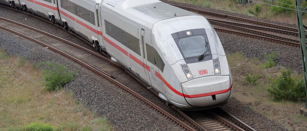 Die Fahrt zwischen Berlin, Hannover und NRW dauert bis Mitte April deutlich länger. (Archivbild)