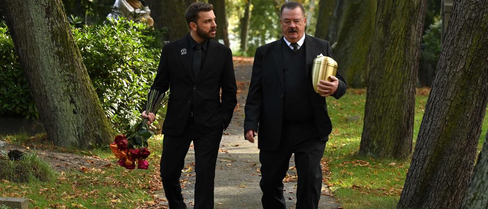 Film „Sterben für Beginner“: Eric (Edin Hasanovic) und Volker Mutz (Peter Kurth).