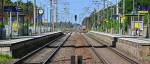 Der alte Bahnhof von Fangschleuse wird als zentraler Umsteigepunkt für die Tesla-Mitarbeiter genutzt.