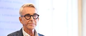 Wolfgang Joop bei der Präsentation der Pläne für die Retrospektive „Widerspruch!“ im Sommer 2023.