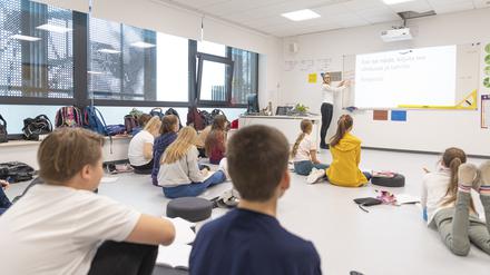 In eine Schulklasse gehen in Estland im Schnitt 15 Schüler.