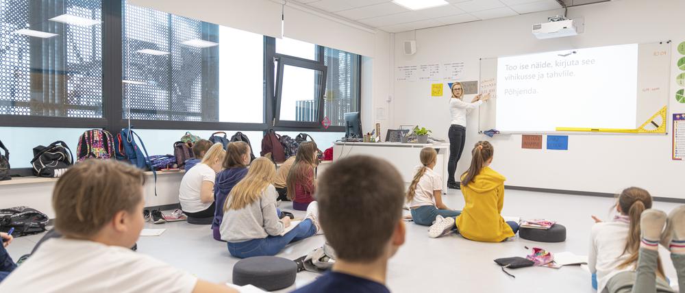 In eine Schulklasse gehen in Estland im Schnitt 15 Schüler.