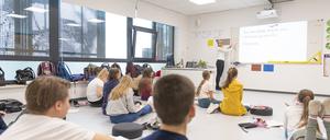 In eine Schulklasse gehen in Estland im Schnitt 15 Schüler.