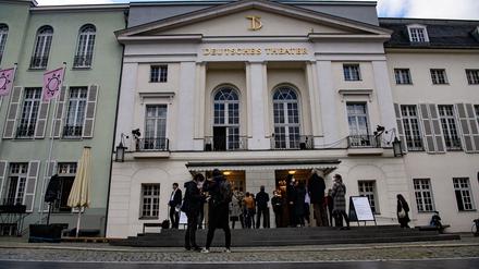 Auf landeseigene Theater in Berlin könnten in Zeiten knapper öffentlicher Kassen Veränderungen zukommen. (Archivbild)